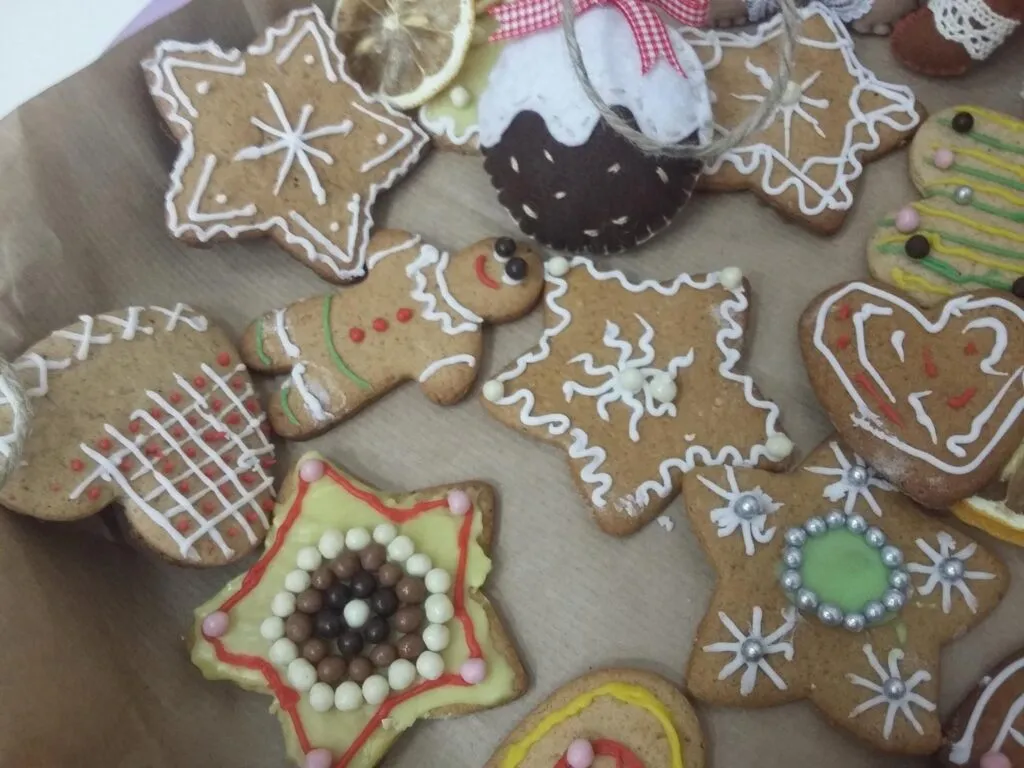 Zdjęcie przedstawia gotowe pierniki przygotowane przez podopiecznych.